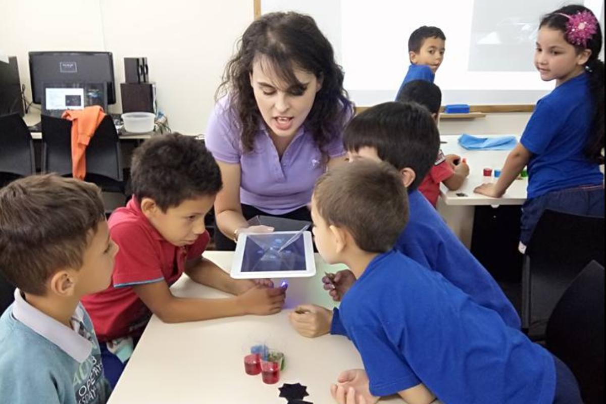 Alunos da professora Flávia durante a visita das cientistas na escola | Divulgação