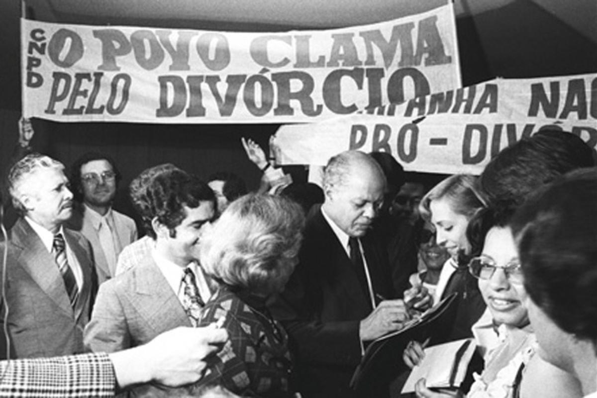 Em 1977, senador Nelson Carneiro recebe apoio a projeto sobre divórcio | Arquivo /
Senado Federal