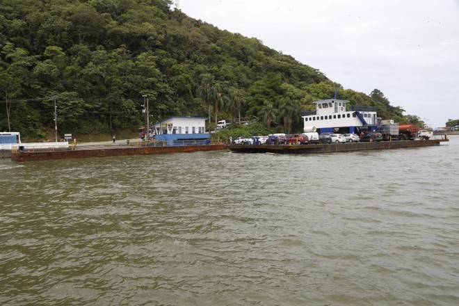Atualmente a ligação entre Guaratuba e Caiobá é pelo ferryboat. | Atila Alberti/Tribuna do Parana