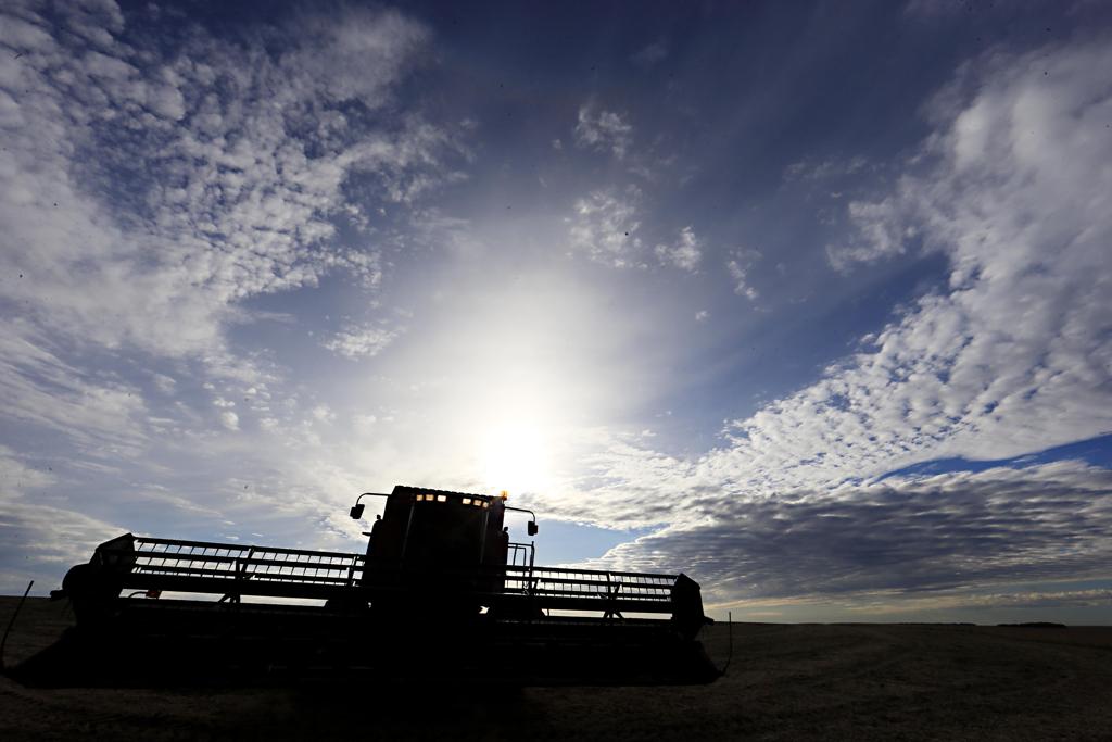 Movido a diesel, maquinário agrícola é fundamental para o sucesso das lavouras. | Albari Rosa/Gazeta do Povo