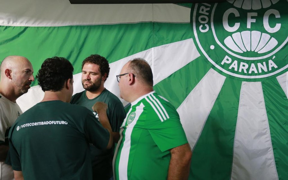 Presidente, Namur encara série de desafios no Coritiba; veja os 7 principais Samir Namur entre os pares do conselho administrativo do Coxa. | Jonathan Campos/Gazeta do Povo