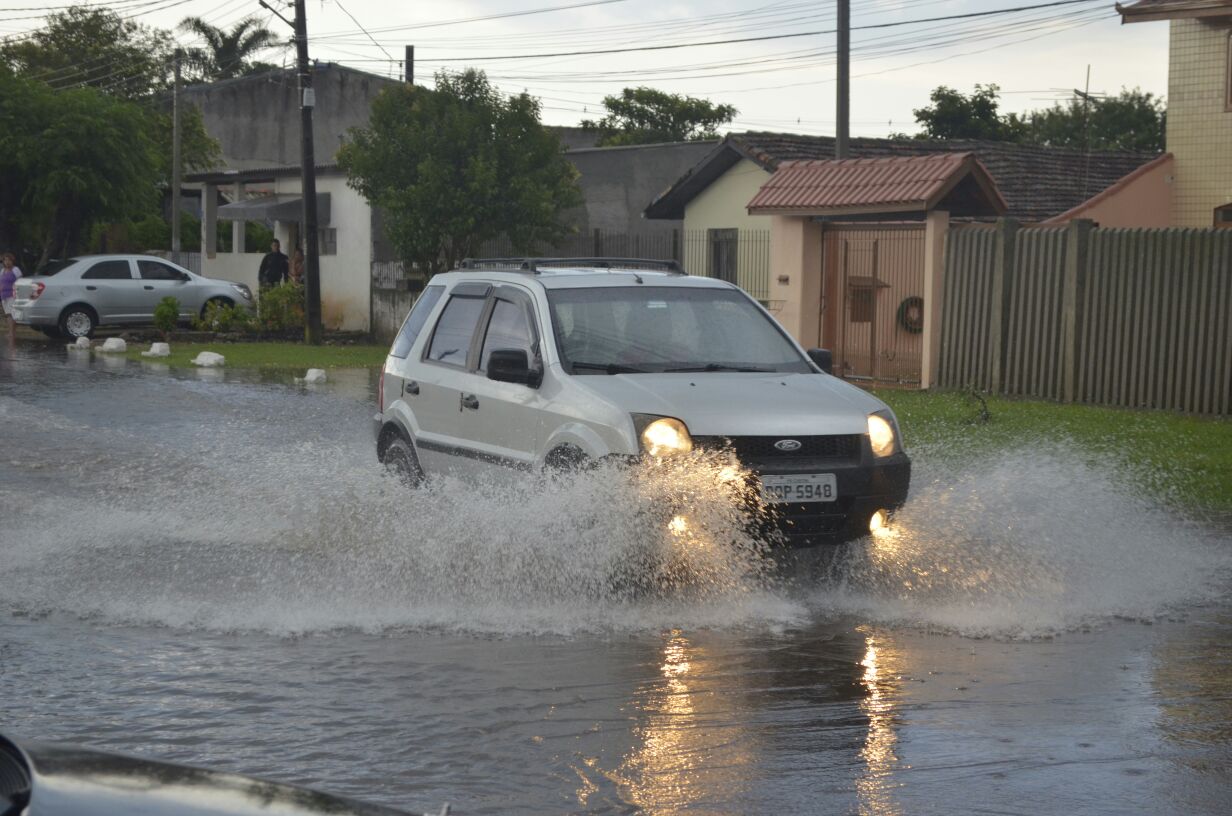 Esquina entre as ruas das Carmelitas com a Joaquim de Freitas | Maicon Gomes/Gazeta do Povo