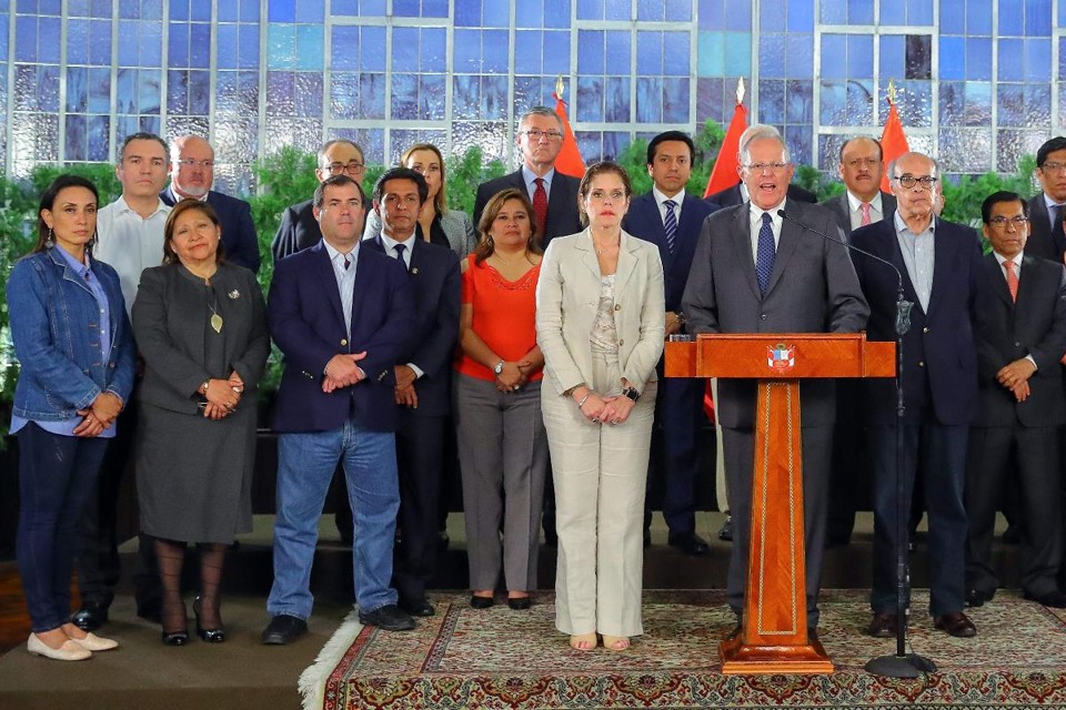 Partidos afirmam que deve ser declarada a "permanente incapacidade moral" de Kuczynski pelo fato de ele ter "faltado com a verdade" em suas declarações | HO/AFP