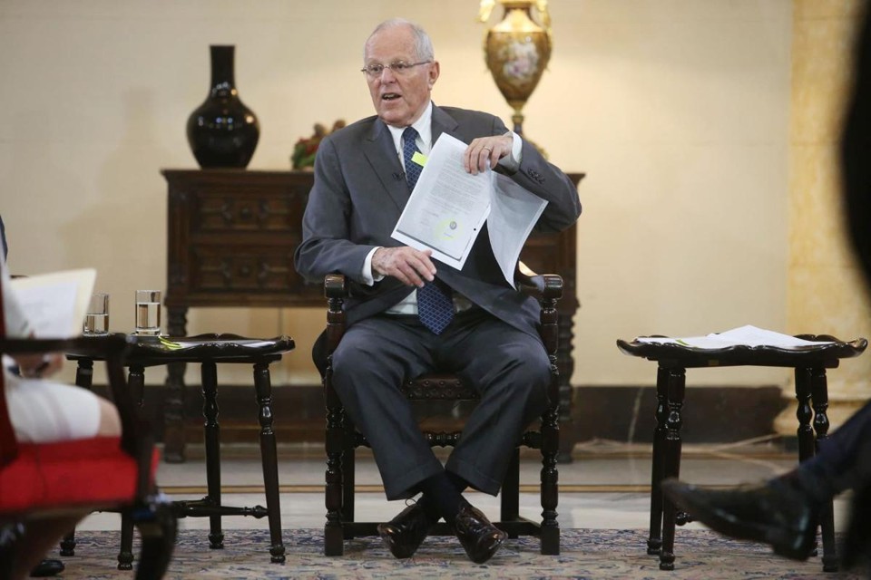 Kuczynski argumentou que a pressa da oposição para promover a votação em prol do impeachment ameaçou a democracia de seu país | ANDINA/AFP