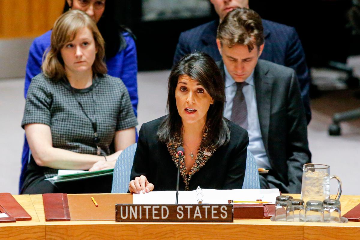 A embaixadora dos Estados Unidos na ONU, Nikki Haley, discursa durante uma reunião no órgão | KENA BETANCUR/AFP