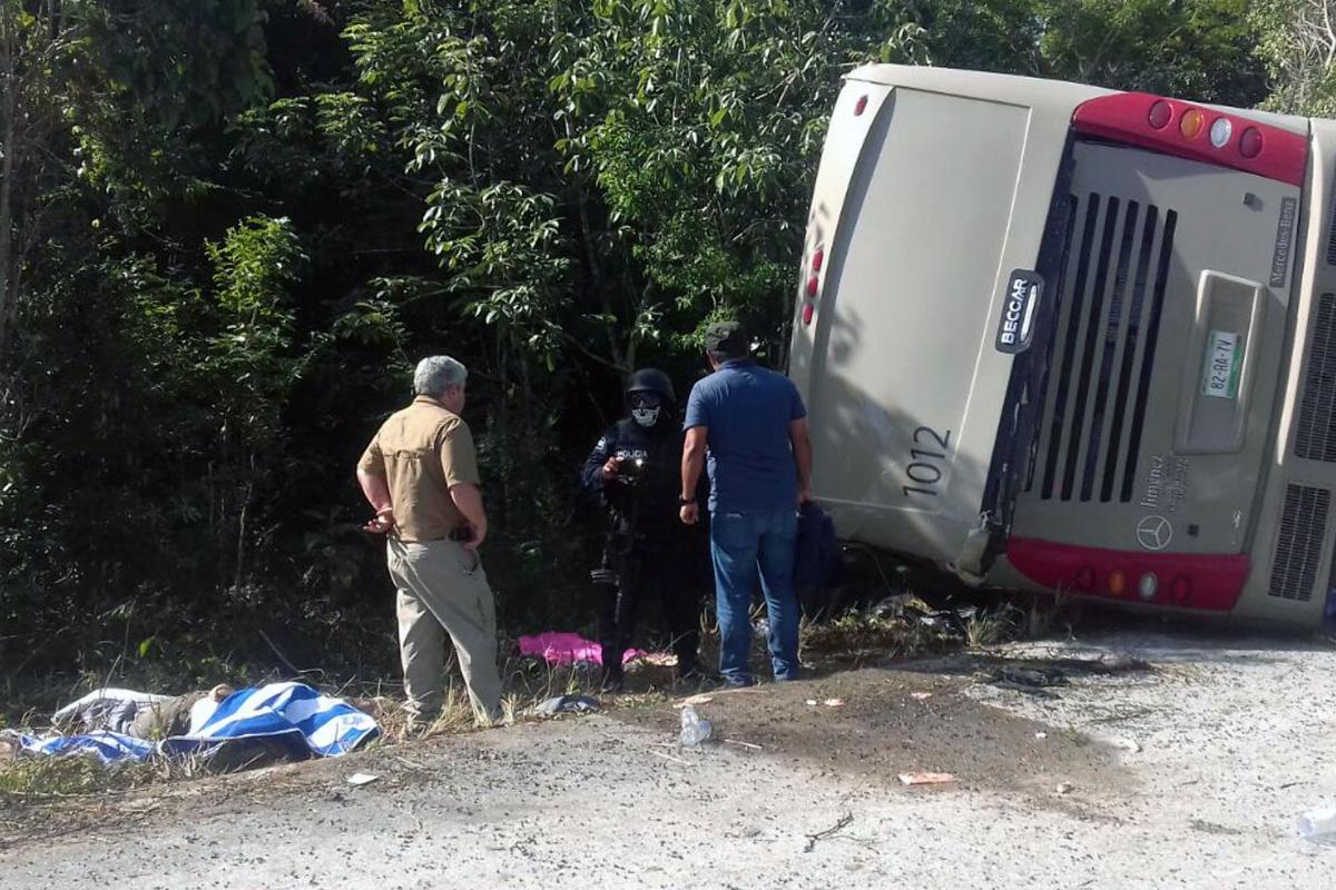 Acidente ocorreu nesta terça-feira (19) com um ônibus que levava turistas para as ruínas de Chacchoben. | MANUEL JESUS ORTEGA CANCHEAFP