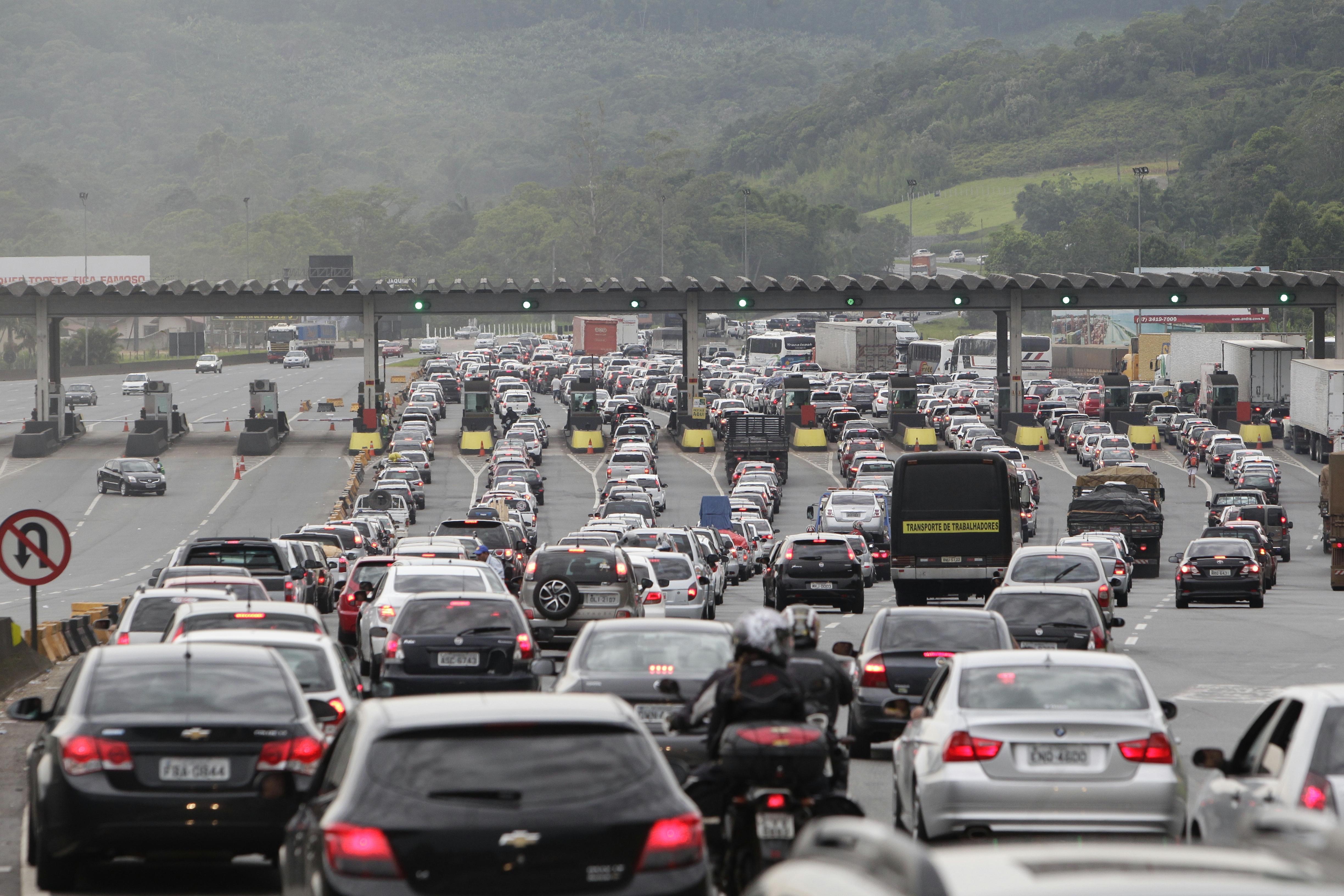 Quem vai pegar a estrada precisa ficar atento aos melhores horários para evitar filas | Daniel Castellano /Gazeta do Povo