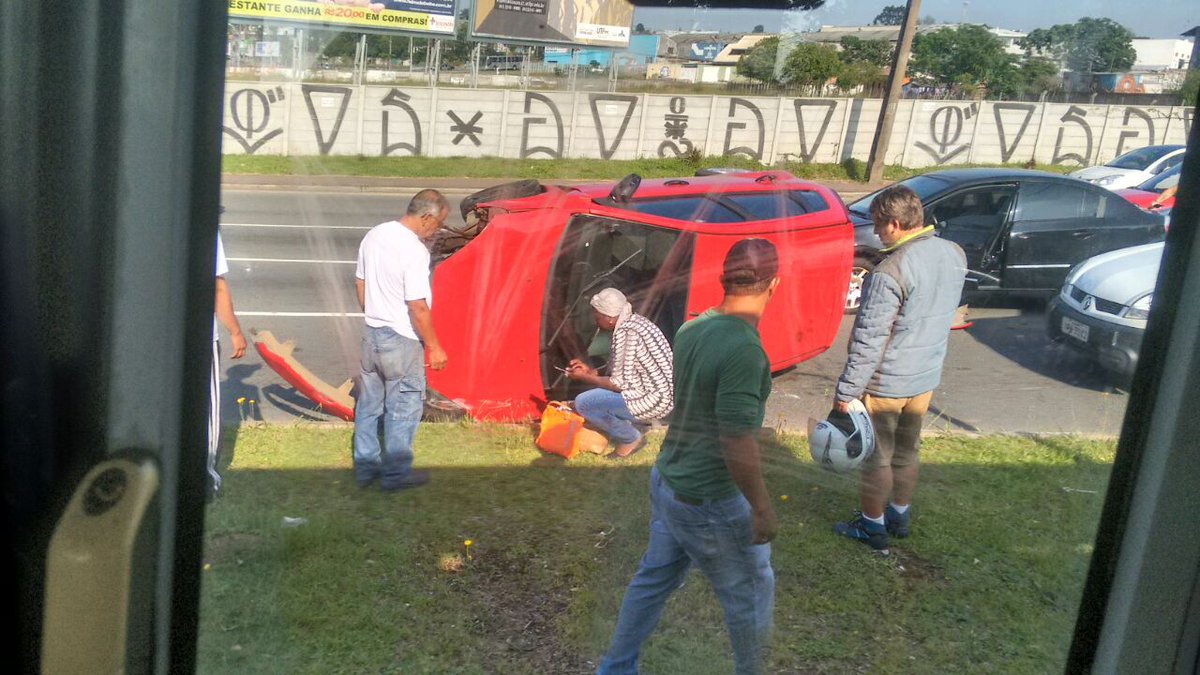 Três carros se envolveram em acidente que teve apenas danos materiais | Colaboração/Dilson Grupo BR 277