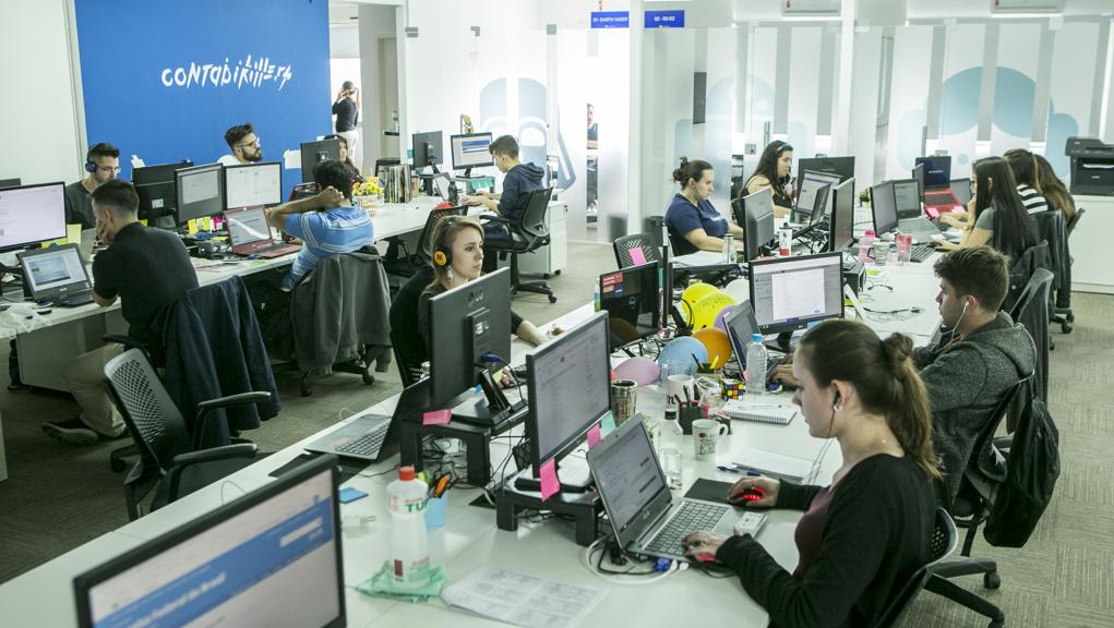 Escritório da Contabilizei em Curitiba: um estudo inédito feito pelo Sebrae apontou que os pequenos negócios são os responsáveis pela geração de renda de 70% dos brasileiros. | Marcelo Andrade/Gazeta do Povo