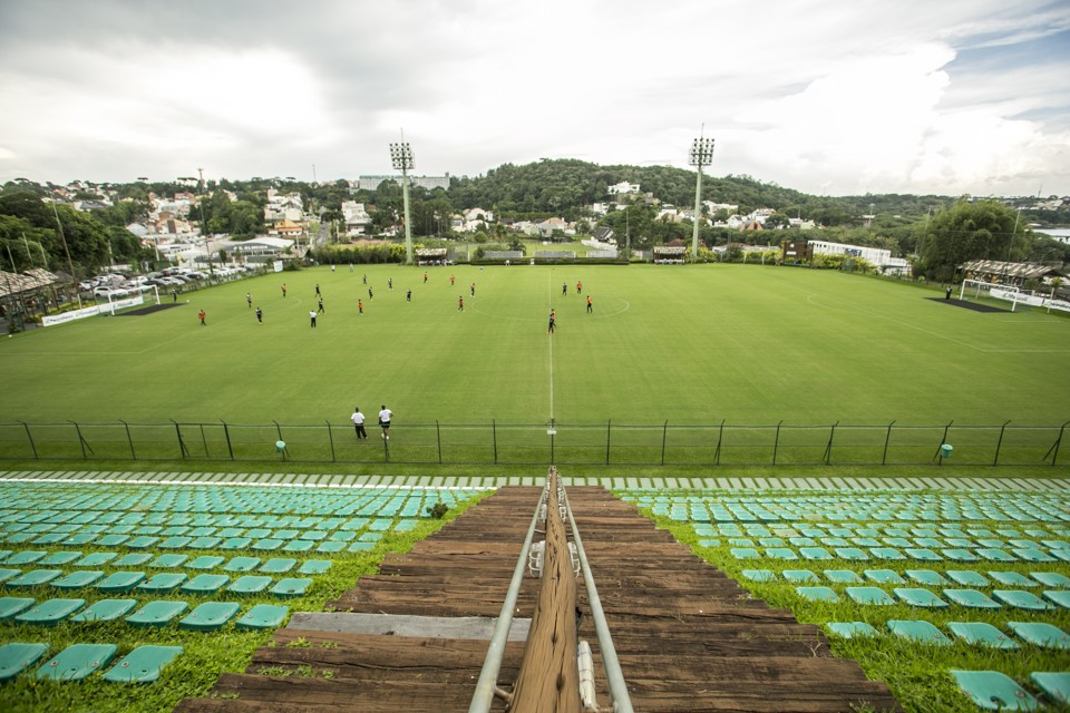 J. Malucelli fecha as portas após quase duas décadas no futebol paranaense Estádio Janguito Malucelli virou atração no futebol local. | Marcelo Andrade/Gazeta do Povo