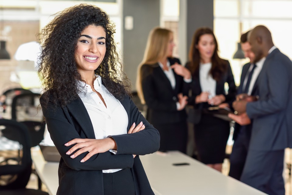 Jovens executivos costumam virar CEOs da noite para o dia. Pesquisa dá dicas como superior os desafios advindos disso. | Bigstock/