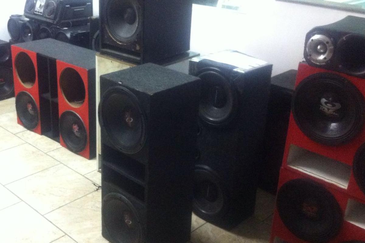 Equipamentos de som usados em rave também foram apreendidos pela polícia | Divulgação