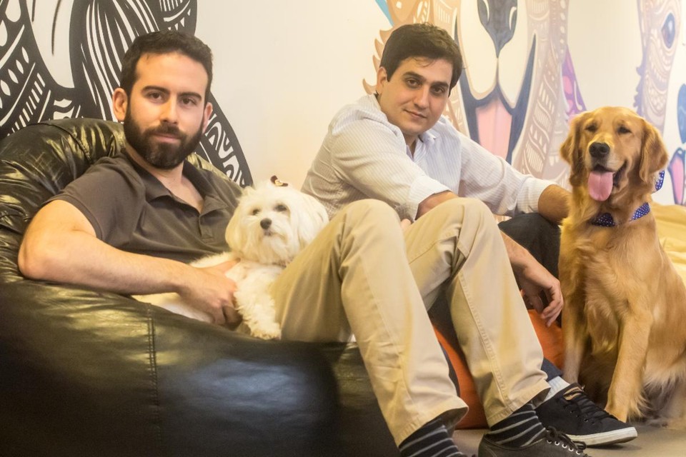 Na imagem, Fernando Gadotti e Eduardo Baer, ambos co-fundadores da DogHero. | Divulgação