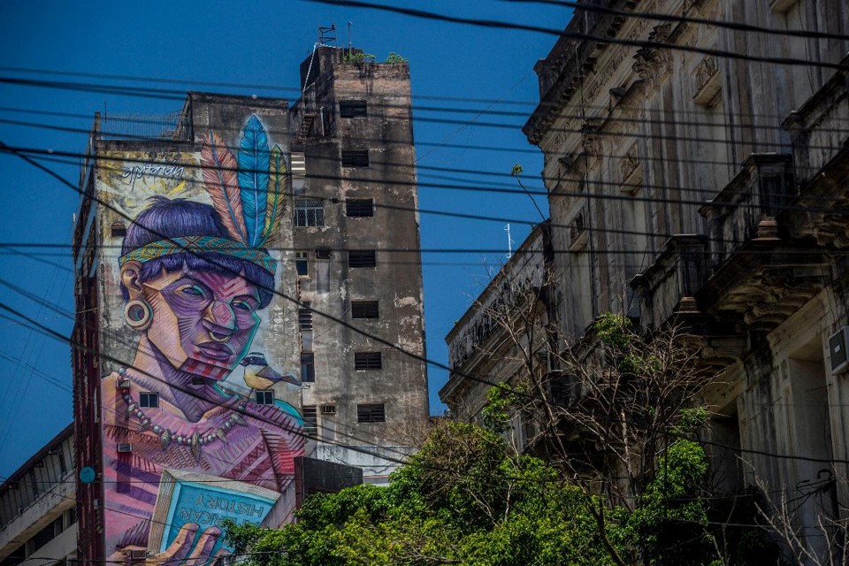 Apesar do uso generalizado, o guarani já foi considerado impróprio nas esferas do poder. Agora, autoridades e intelectuais estão trabalhando para promover uma imagem positiva do idioma | DADO GALDIERI/NYT