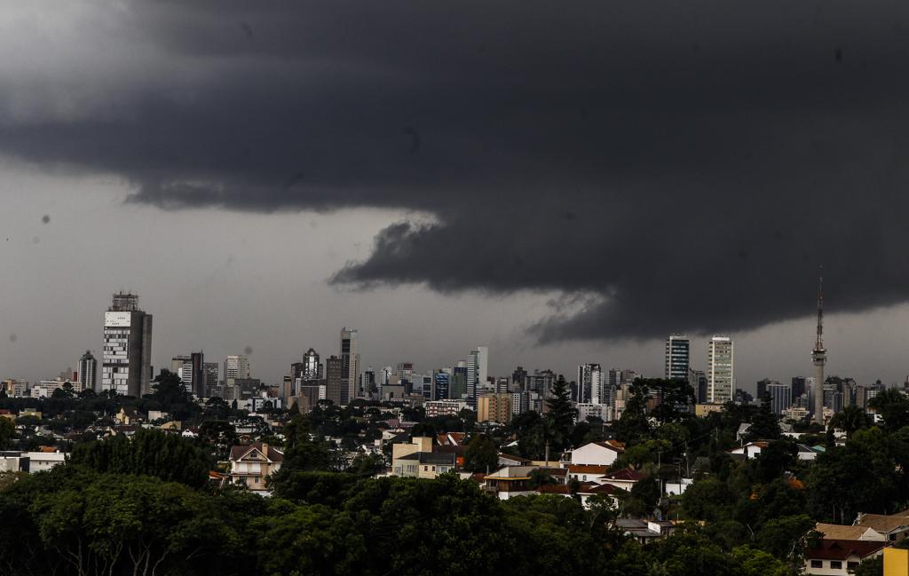 Curitiba terá mais um dia de chuva nesta quinta | Daniel Castellano/Gazeta do Povo