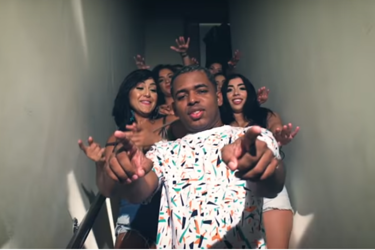 MC Diguinho no videoclipe de “Surubinha de leve” | Reprodução