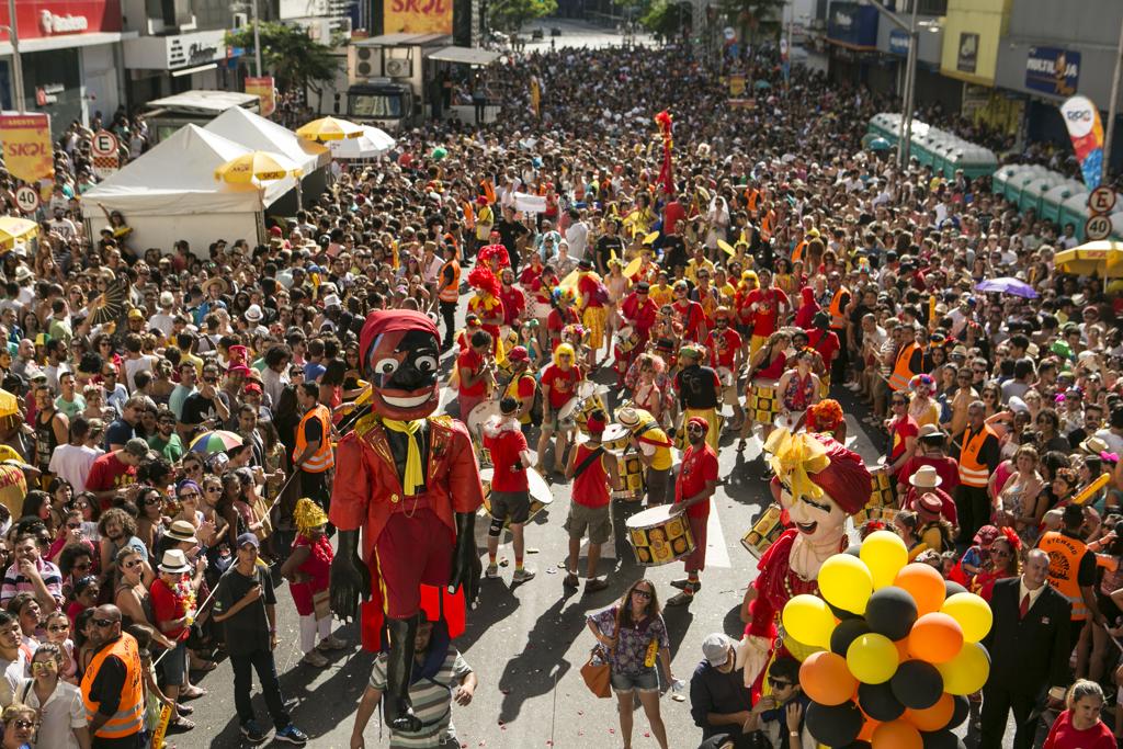 Os foliões devem seguir algumas dicas para evitar aborrecimentos na festa | Marcelo Andrade/Gazeta do Povo