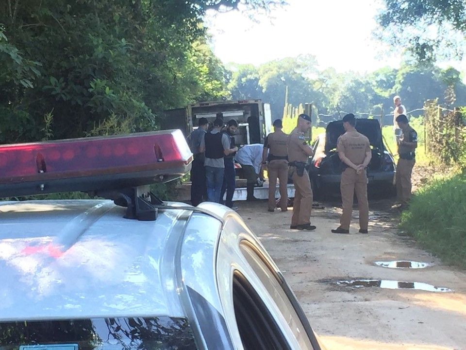 Familiares confirmaram que o veículo pertencia a um PM. | Felipe Rosa/Tribuna do Paraná