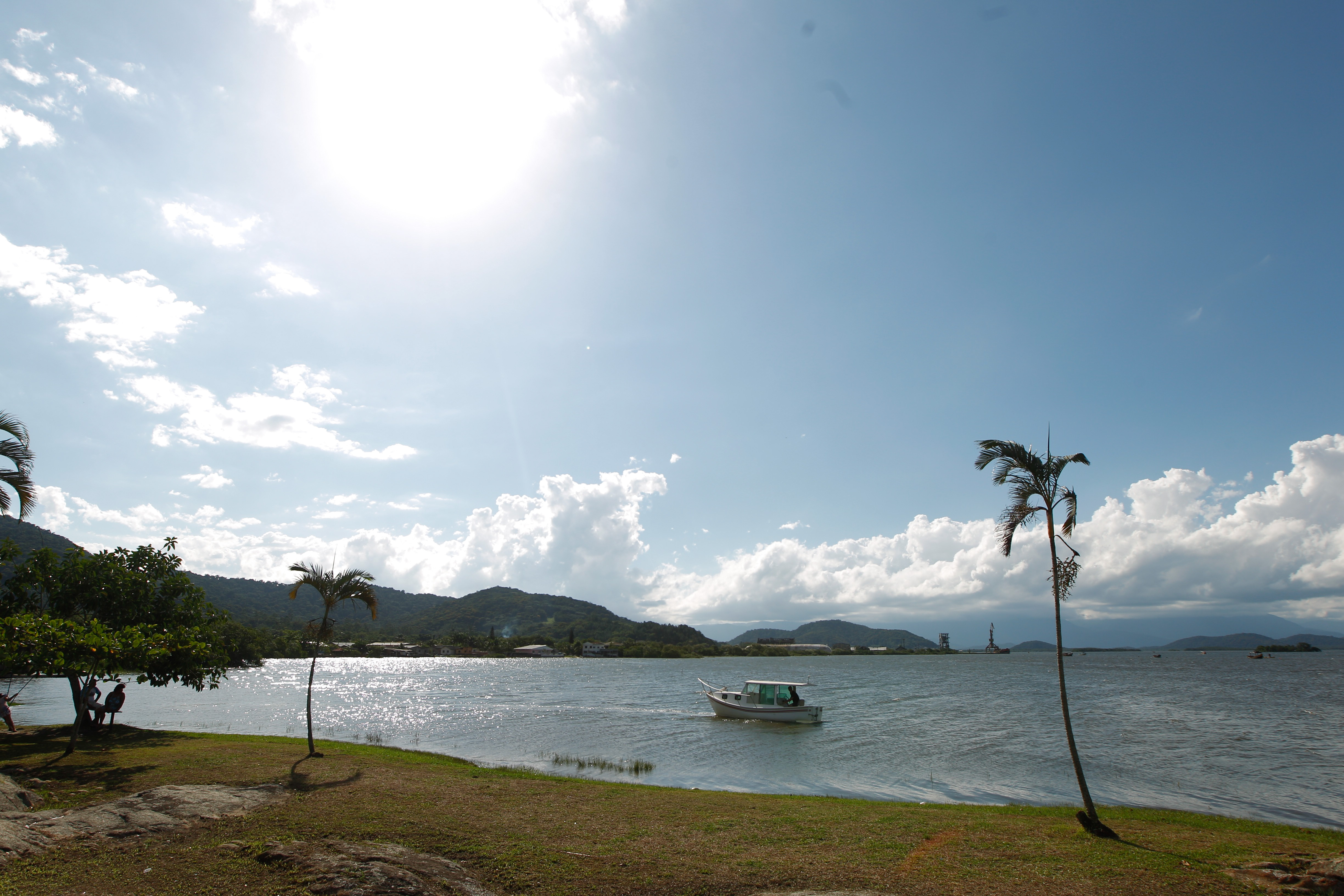 Ponta da Pita, em Antonina: cidade registrou temperatura recorde quarta-feira (24). | Daniel Castellano / AGP/Daniel Castellano / AGP