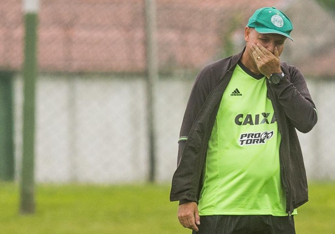 Sandro Forner está preocupado com a sequência de jogos do Coxa. | Hugo Harada/Gazeta do Povo