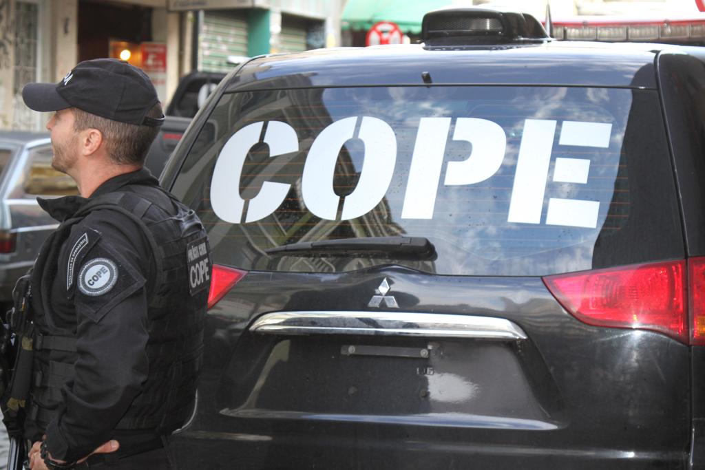 Agentes do Centro de Operações Policiais Especiais da Polícia Civil ficarão responsáveis pela investigação do assalto a banco. | Gerson Klaina/Tribuna do Paraná