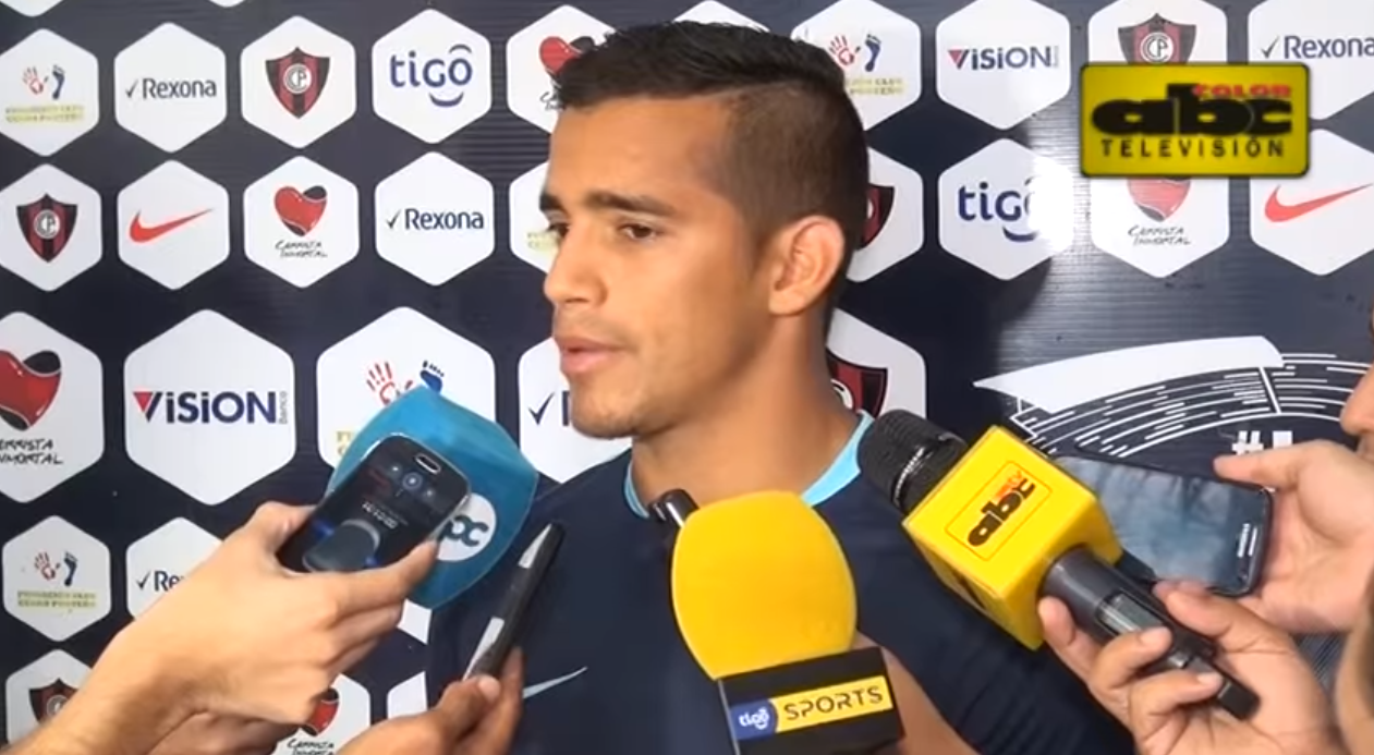 Contrato com o Cerro Porteño expirou e jogador está livre para acertar com outra equipe. | Reprodução
