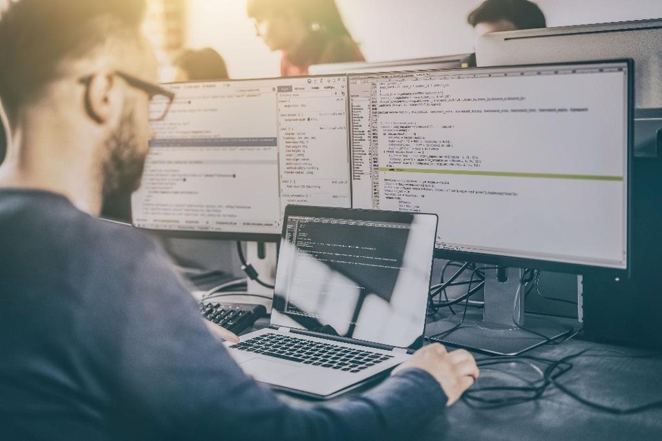 Uma das grandes apostas para 2018 é a carreira de cientista de dados, uma das áreas mais demandadas dentro do segmento digital, segundo o levantamento da Robert Walters. | Bigstock/