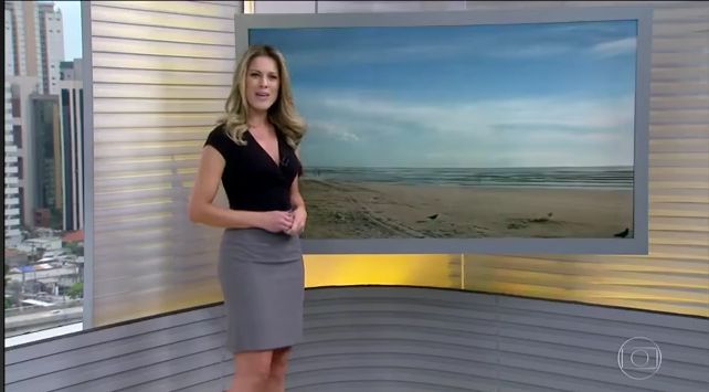 Jacqueline Brasil comenta o amanhecer em Curitiba enquanto a imagem mostrada era de uma praia. | Reprodução/Bom Dia Brasil