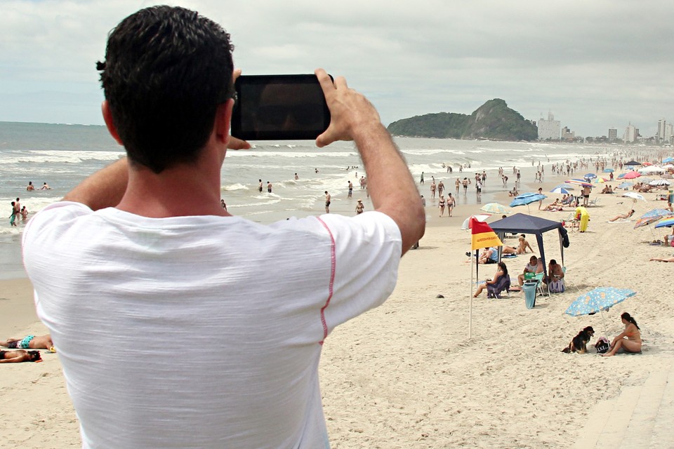 Verão offline: problemas com internet e telefone no Litoral irritam veranistas | Walter Alves/Gazeta do Povo / Arquivo /