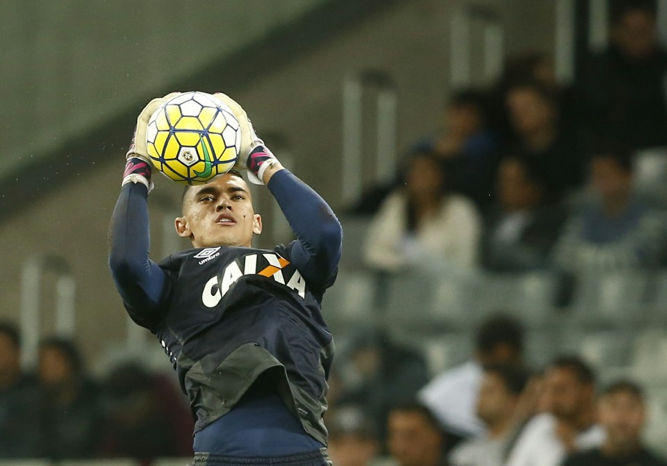 Saiba quem aproveitou a chance nos aspirantes do Atlético e vai integrar o grupo principal na Copa do Brasil Santos é um dos que vai ganhar chance no grupo principal | Hugo Harada/Gazeta do Povo