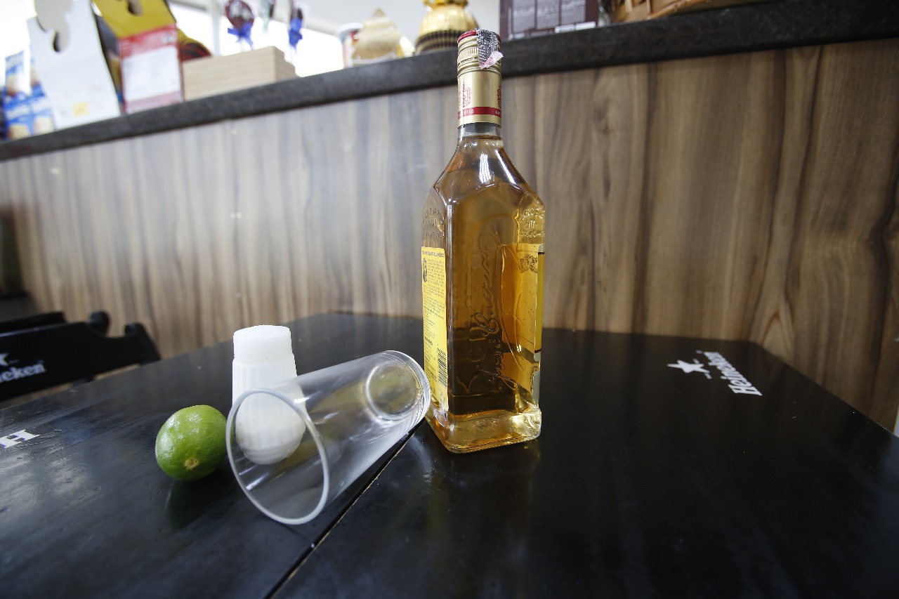 Abrabar solicitou à Secretaria de Segurança Pública que investigue se o lote da tequila não estava contaminado. | Lineu Filho/Tribuna do Paraná