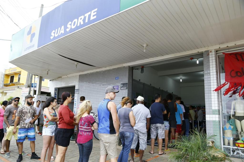 Foi da lotérica Sua Sorte, no Campo Santana, que saiu o novo milionário de Curitiba. | Jonathan Campos/Gazeta do Povo