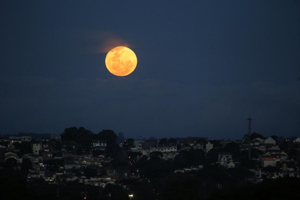 Superlua ilumina o céu no primeiro dia de 2018 | Maicon J. Gomes/Gazeta do Povo