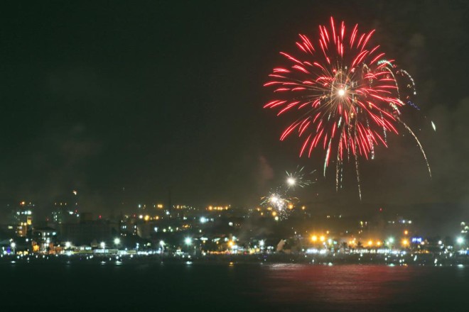 Queima de fogos neste ano-novo, no litoral do Paraná | Albari Rosa/Gazeta do Povo