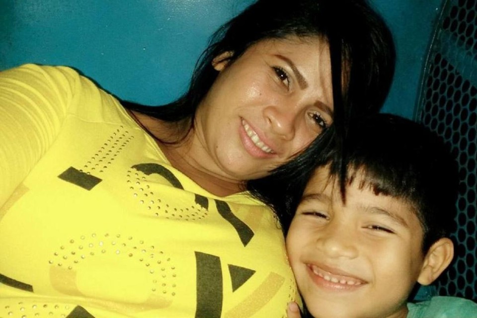 Angella e seu filho Jonas: gestações atrasaram os estudos | Arquivo pessoal