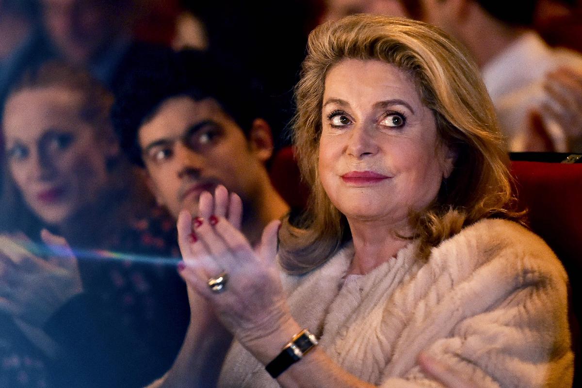 Catherine Deneuve esteve entre as centenas de mulheres que assinaram uma carta pedindo uma perspectiva mais sutil no combate ao assédio sexual do que a defendida pelo movimento #MeToo | JEAN-FRANCOIS MONIER/AFP