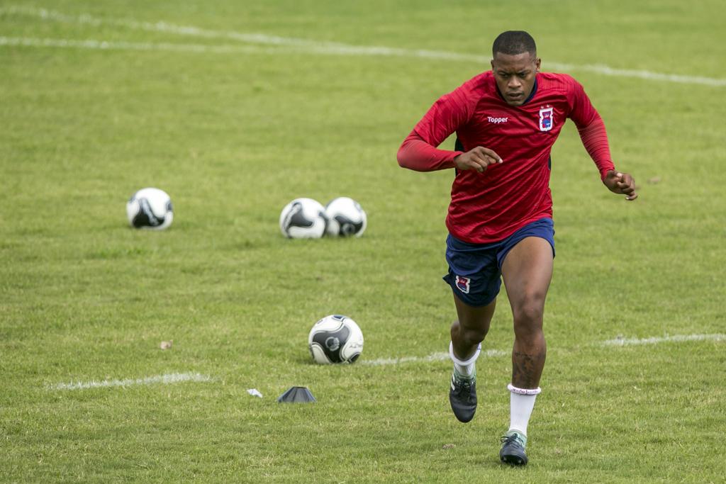 Zagueiro Márcio é uma das novas opções do Paraná para o jogo contra o Atlético. | Marcelo Andrade/Gazeta do Povo