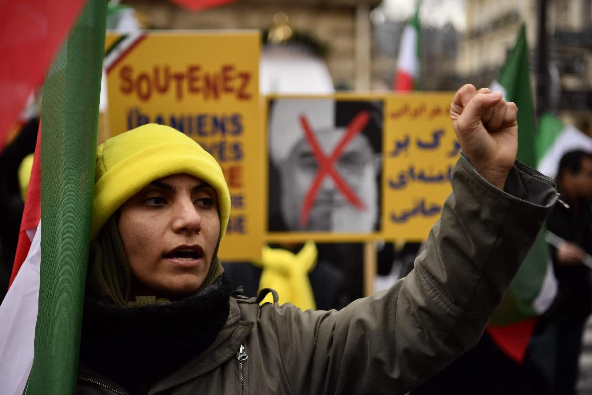 Ao menos 22 pessoas morreram em decorrência dos protestos, que começaram há duas semanas | CHRISTOPHE SIMON/AFP