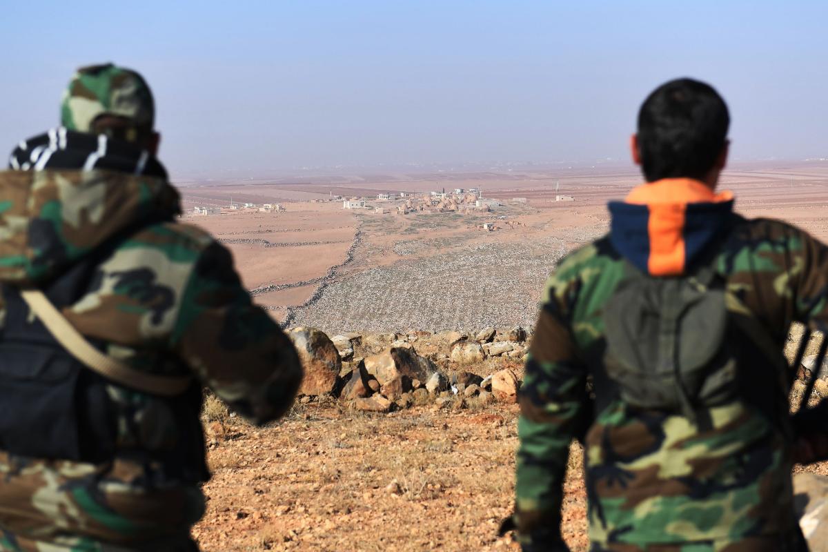 Em novembro, militares russos disseram que Washington combatia o Estado Islâmico como se estivesse no Iraque e atrapalhava a ofensiva apoiada por Moscou na Síria | GEORGE OURFALIAN/AFP