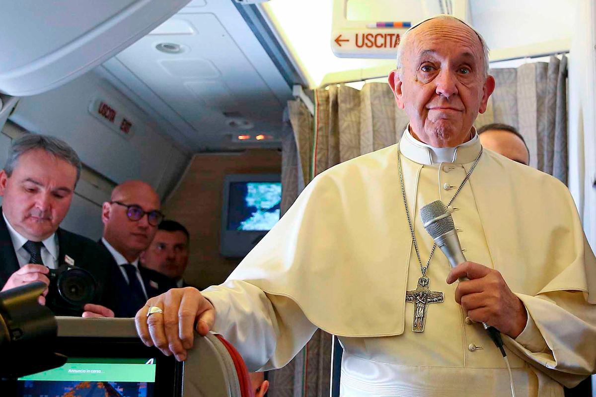Papa Francisco conversa com jornalistas a bordo do avião, indo para o Chile e Peru | ALESSANDRO BIANCHI/AFP