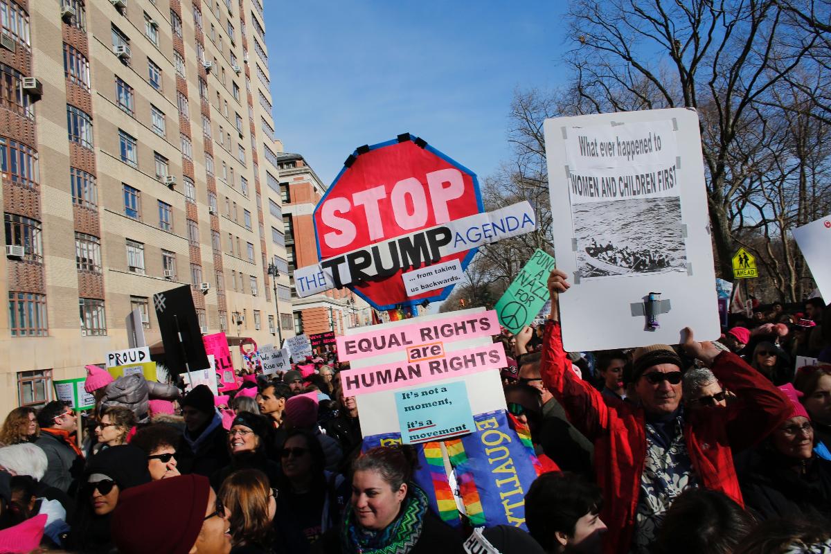 Mulheres se reúnem na Marcha da Mulher, em 20 de janeiro de 2018, na cidade de Nova York. | KENA BETANCUR/
AFP