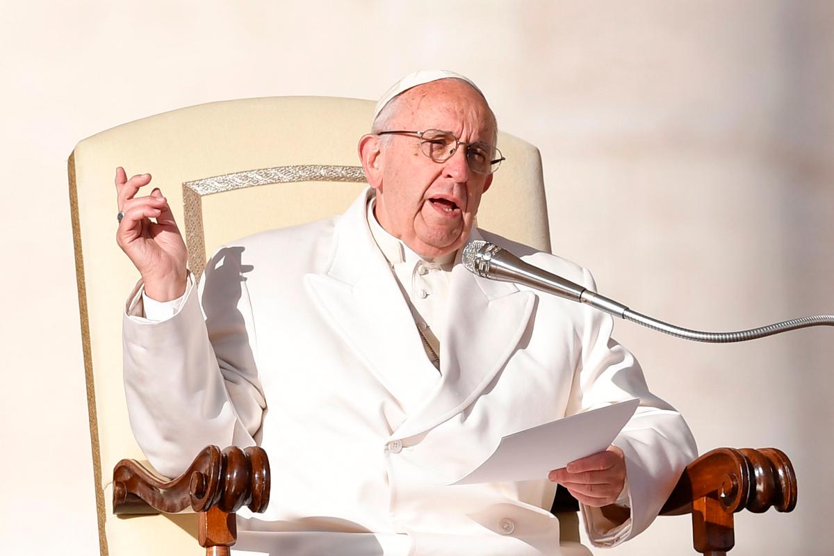 Papa Francisco durante discurso no Vaticano, em 24 de janeiro de 2017 | ANDREAS SOLARO/AFP