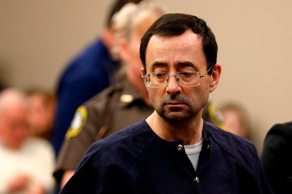 Ex-médico da Federação de Ginástica dos Estados Unidos Larry Nassar durante a sessão que o sentenciou a 175 anos de prisão. | JEFF KOWALSKYAFP