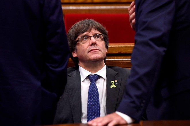 Puigdemont está foragido em Bruxelas desde que o Parlamento catalão aprovou a resolução para declarar independência | JOSEP LAGO/AFP