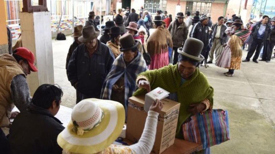 Novo Código Penal também abre brecha para estratégia de presidente Evo Morales, que tenta conseguir sua terceira reeleição, contrariando desejo da população manifestado em referendo de fevereiro de 2016 (foto) | AFP/
