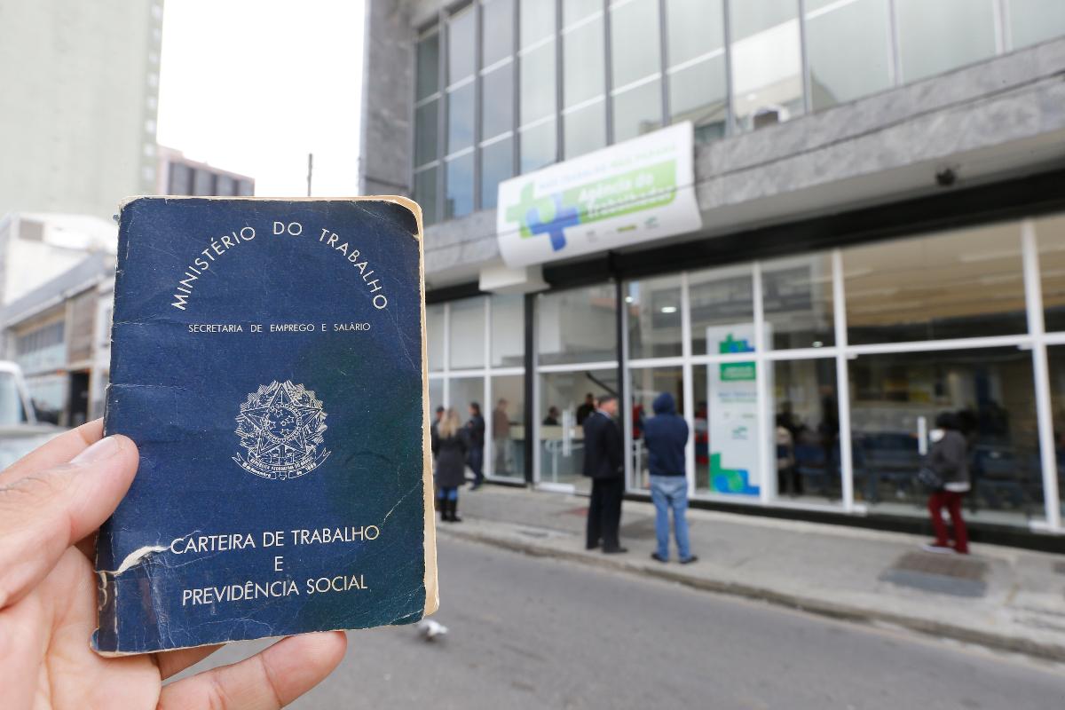 Entre janeiro e novembro do ano passado, o porcentual dos brasileiros que se desligou das empresas e trocou de emprego por decisão própria aumentou. | Jonathan CamposGazeta do Povo