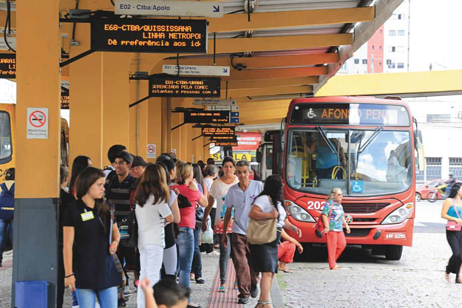 Linhas metropolitanas recebem milhares de usuários todos dias. Histórias inusitadas não faltam. | Ivonaldo Alexandre
Gazeta do Povo