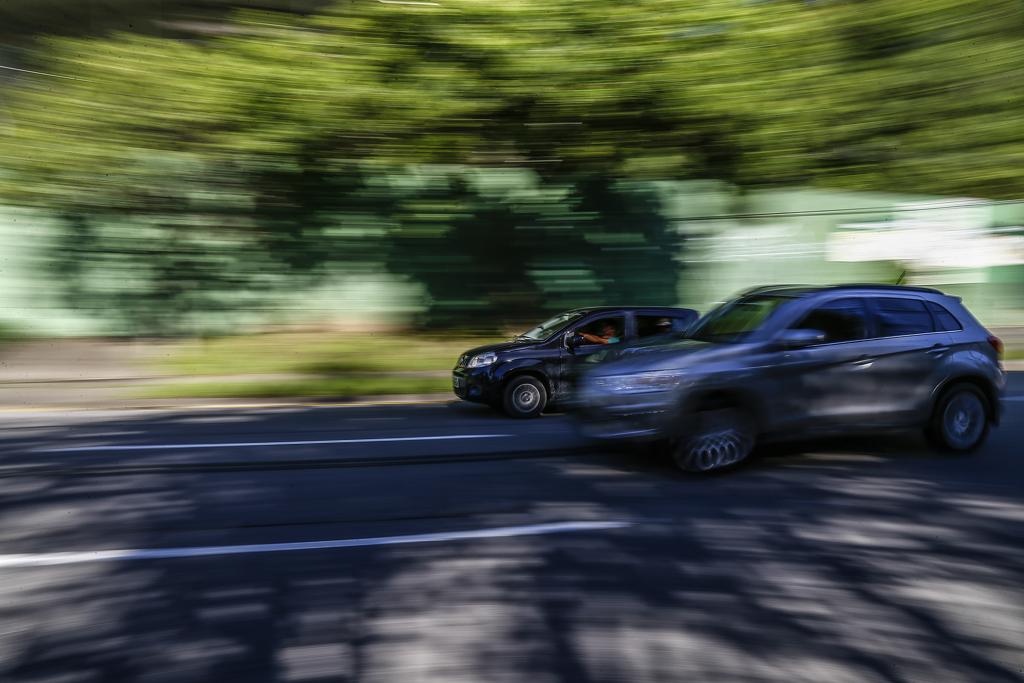 Além do medo de colisões, pedestres temem ser atropelados no binário Mateus Leme/Nilo Peçanha | Jonathan Campos/Gazeta do Povo