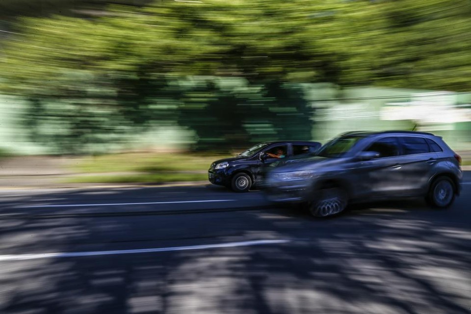 Além do medo de colisões, pedestres temem ser atropelados no binário Mateus Leme/Nilo Peçanha | Jonathan Campos/Gazeta do Povo