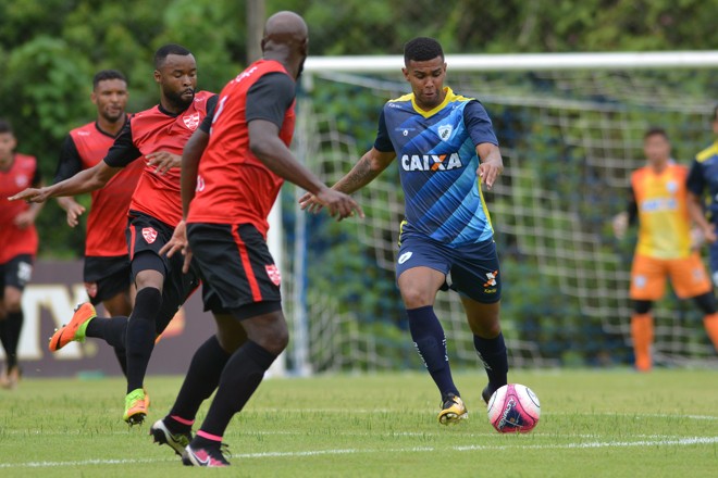 Alex chegou a participar de jogo-treino pelo Londrina. | Gustavo Oliveira/Londrina EC